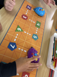 A child guiding an electronic mouse. 